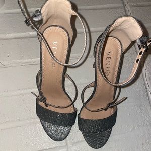 Sparkly Grey High Heels 👠